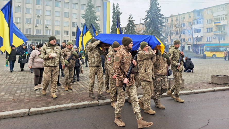 Неповних два місяці тому тільки одягнув військову форму: на Волині попрощались з Героєм Ростиславом Кривчуком