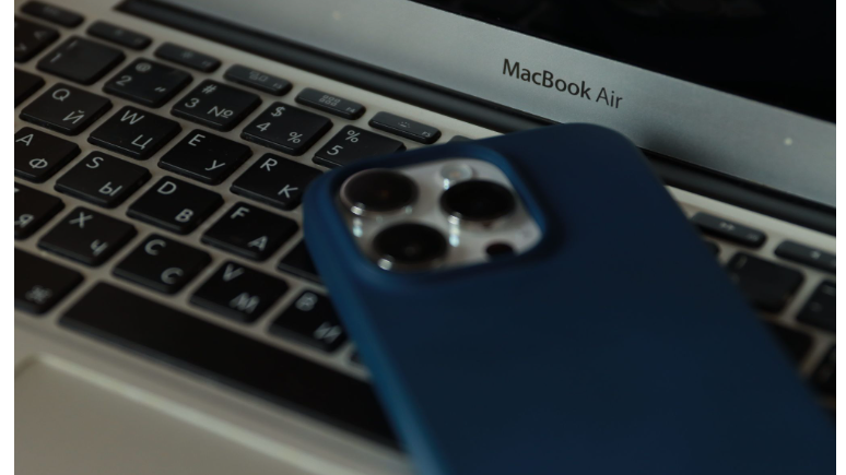 Як зберегти заряд MacBook Air до вечора без розетки?