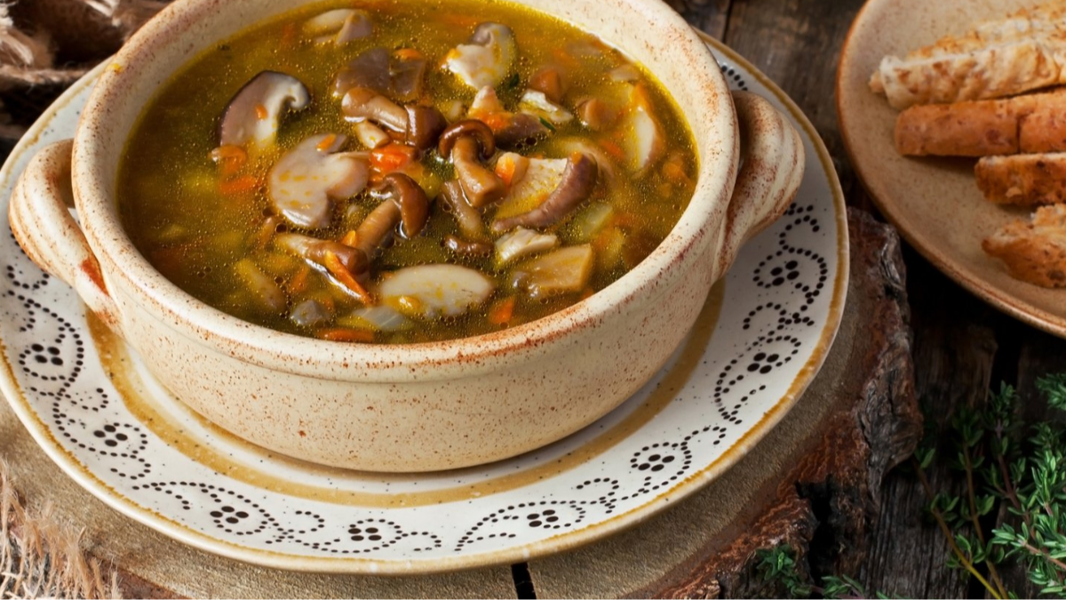Пісна грибна юшка на Святвечір: простий рецепт із сушених грибів