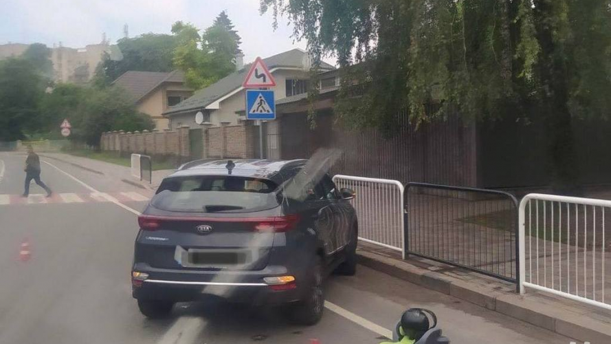 У місті на Волині позашляховик зіткнувся з мотоциклістом