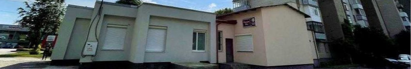 Біля лікарні у Луцьку продають приміщення з басейном за понад 4 мільйони