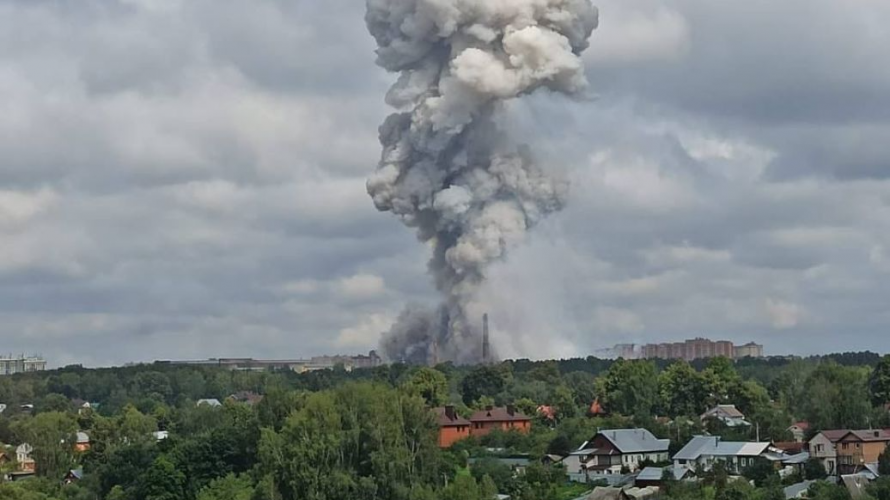 На відео потрапив сильний вибух на військовому заводі під Москвою: кількість загиблих різко зросла