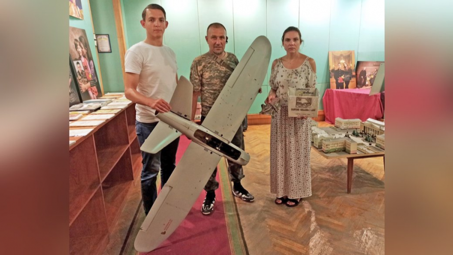 Безпілотник і уламок ракети: волинському музею передали військові експонати