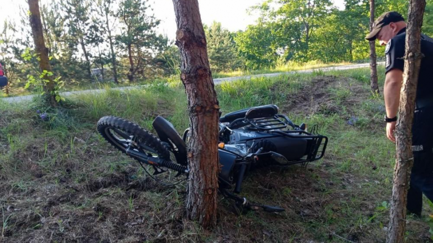 Помер 18-річний волинянин, який на мотоциклі врізався в дерево