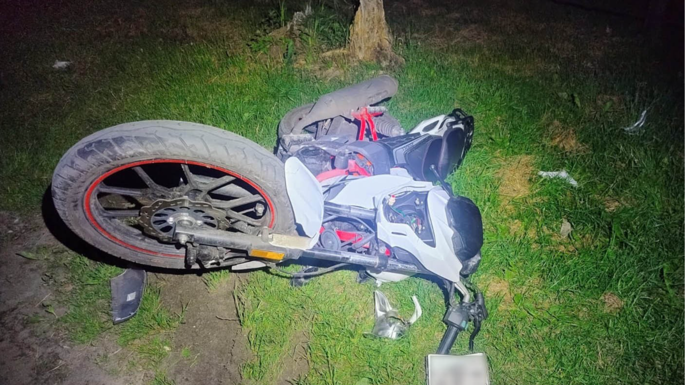 На Волині 14-річний мотоцикліст в'їхав у легковик: двоє підлітків у лікарні