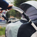 У Луцьку п'яна матір перекинула візок з дитиною 