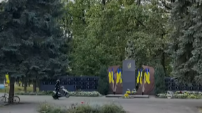 Скандал у Луцькому районі: підлітки влаштовують «покатеньки» на місцевому меморіалі