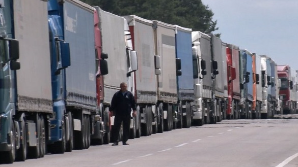 На Волині в електронній черзі на Ягодині очікує майже 4 тисячі вантажівок