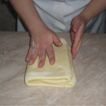 Як приготувати листкове тісто за 15 хвилин: простий рецепт для будь-якої випічки