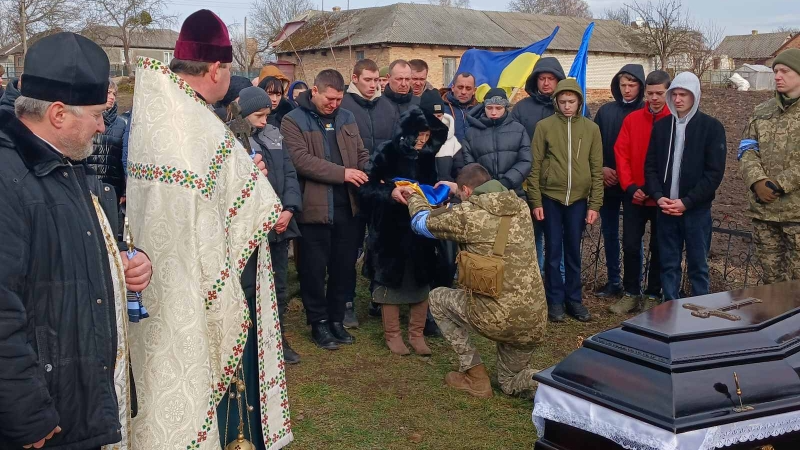 Захищав кожного з нас: волиняни провели в останню дорогу 57-річного Героя Віталія Шарапановського