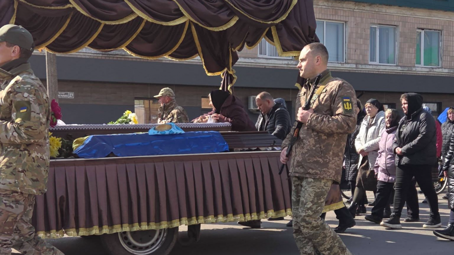«Не стало захисника для України, для матері – сина, для сестри – брата»: на Волині похоронили Героя Сергія Стеренчука