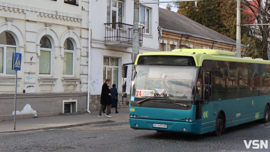 У Луцьку студент вирвав чужий телефон у маршрутці: як його покарали