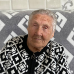«Одні сльози і молитва»: як волинянка у 84 роки перетворила в’язання на допомогу армії