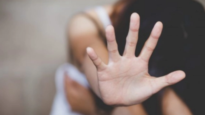 На Волині чоловік заманив дівчинку в авто і зґвалтував