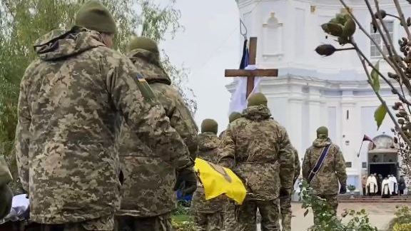 Маленька дитина залишилась без батька: на Волині прощаються з молодим Героєм Анатолієм Кулясом
