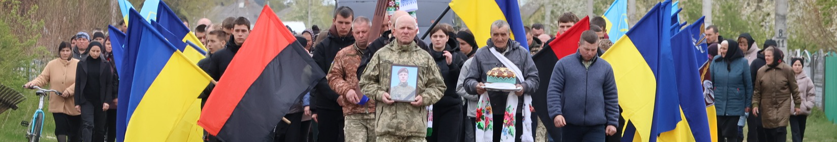 Біль на дві громади: на Волині провели в останню путь воїна Володимира Ридчука