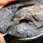 Застарілий жир і нагар відпадуть самі: як очистити сковорідку без хімії