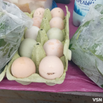 Скільки у Луцьку на ринку коштують домашні курячі яйця