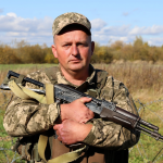 Забрав зброю з палаючої машини й розстріляв дрон-ждун: історія прикордонника з Волині