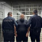 За 7 тисяч доларів військовослужбовець «допомагав» ухилянтам виїжджати за кордон: його затримали на Волині