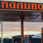 Скільки коштуватиме пальне на вихідні: ціни на АЗК «Паливо» та «Рух»