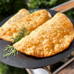 Найкраще тісто для чебуреків: вийде хрустким і з бульбашками