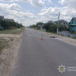 На Волині водій авто збив бабусю з внучкою на велосипеді: дитина у важкому стані