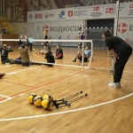 «Людям легше, коли ти вмер»: як на Волині волейбол повертає ветеранів війни до життя