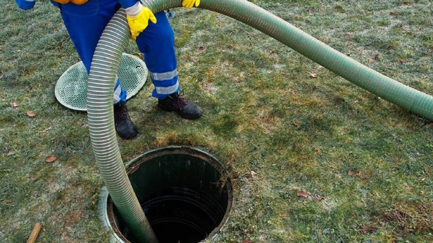 Як очистити вигрібну яму без зайвих витрат: простий і дешевий засіб