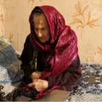 Єдина донька померла, внуки і правнуки - за кордоном: 100-літню жительку Волині доглядає місцева мешканка