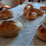 Обрядовий хліб із сенсом: у музеї Волині відродили традицію випікання «хрестів»