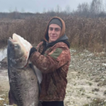 На Волині рибалка впіймав величезного товстолоба