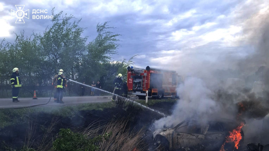 Стало відомо, в якому стані госпіталізували водія авто, яке вщент згоріло після ДТП на Волині