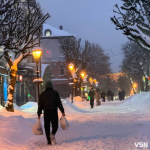 Зимова казка в Луцьку: засніжене місто та небо, що віщує мороз