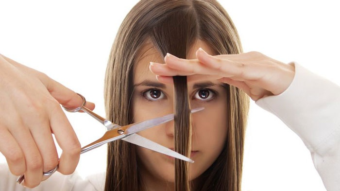 Місячний календар стрижок на другу половину березня 2026: коли фарбувати і стригти волосся