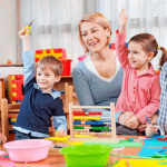 Вихователі дитсадків з нового року отримають на 30% більше: зарплата від 10 000 до 15 500 грн