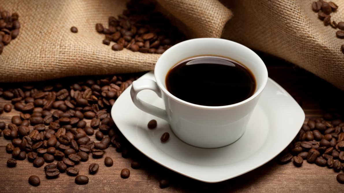 Не всі про це знають: з чим не можна пити каву