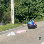 У Львові батько забув немовля у люльці на даху авто: дитина впала на дорогу та травмувалася