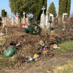 Лучани прибирають на кладовищах перед Великоднем та Провідною неділею