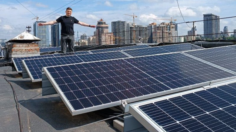 Українцям хочуть роздати мільярд гривень на встановлення сонячних панелей: хто може отримати