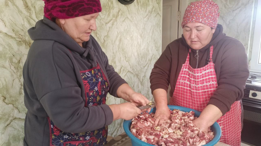 Як приготувати домашню ковбасу на Великдень - господині з Волині поділилися традиційним рецептом