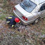 На Волині легковий автомобіль злетів у кювет