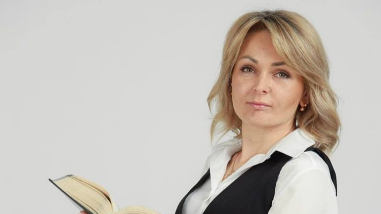 16 років біля дошки: історія вчительки з Луцька, яка закохує дітей у хімію