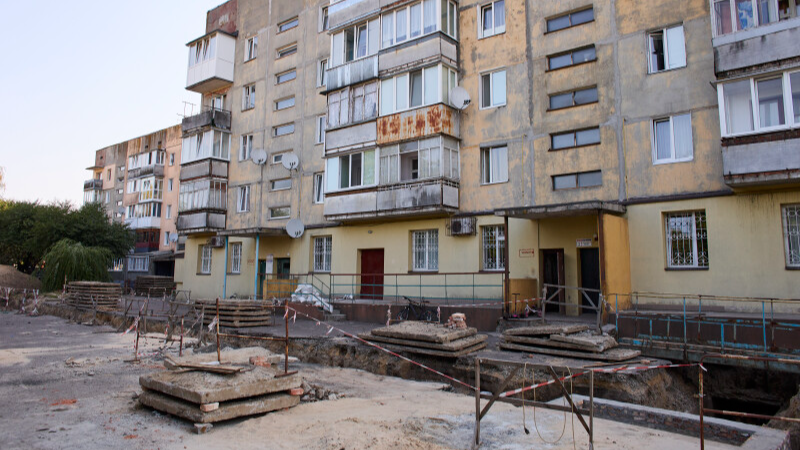 У Луцьку на Теремнівській капітально ремонтують тепломережу