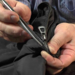 Як легко полагодити блискавку на куртці: простий лайфхак відновить її за 2 хвилини