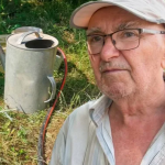 «Платять за воду, але залишилися без неї»: на Волині дачники пів місяця рятують урожай пляшками