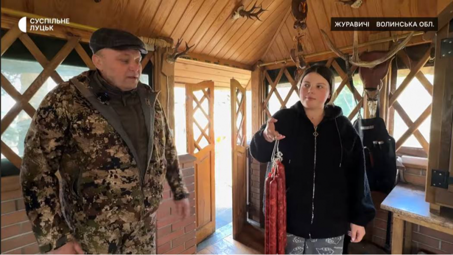 Чекають у гості всіх родичів: як родина на Волині готується до Великодня