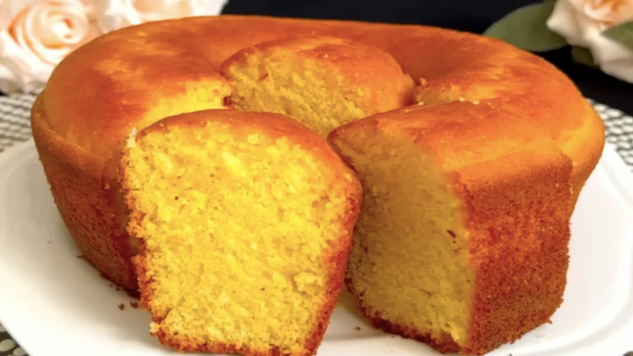 Усе змішати й у духовку: ароматний кекс без молока та яєць