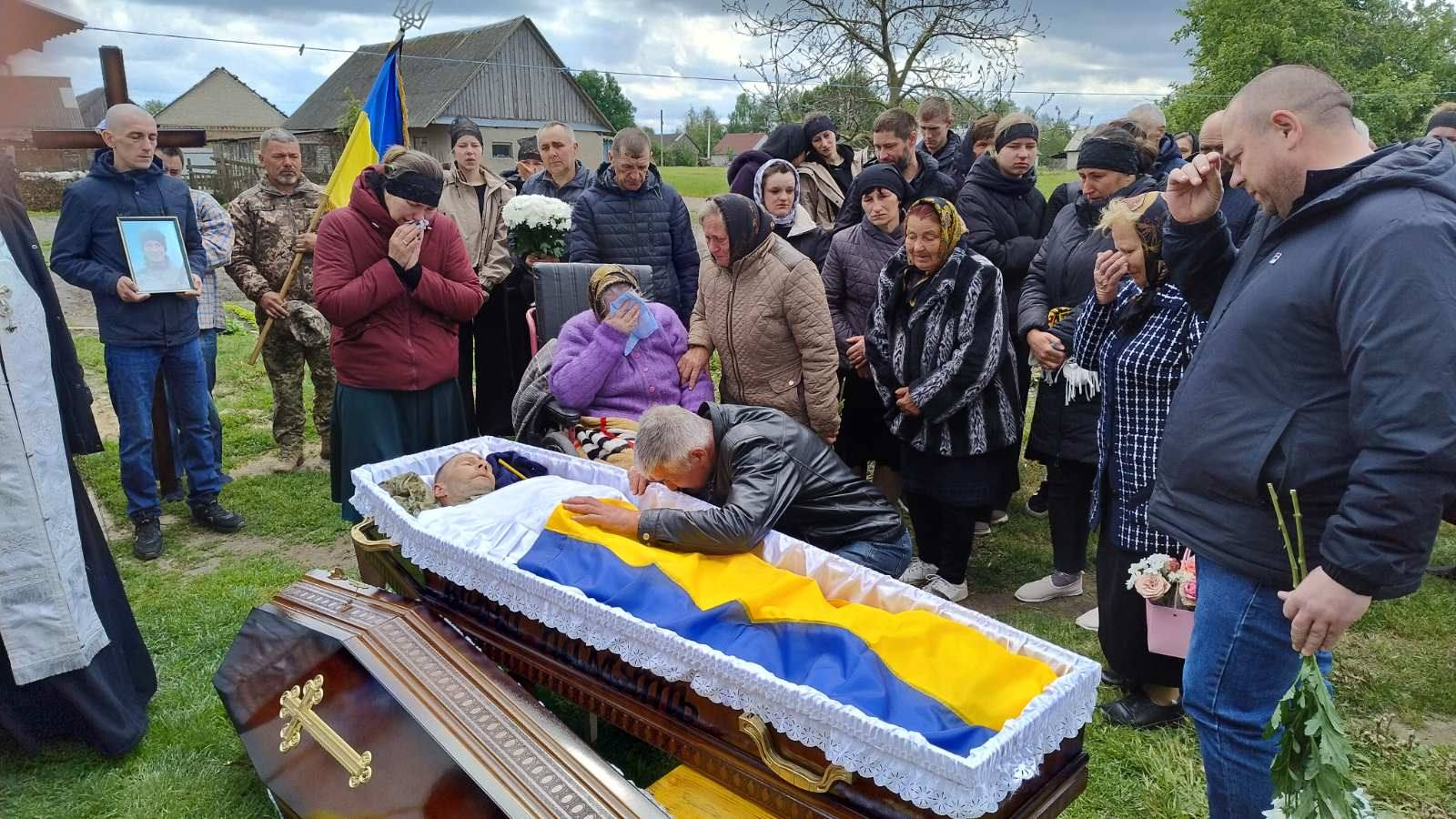 Нещодавно виповнилося 32 роки: на Волині попрощалися з Героєм Віталієм Кайдиком