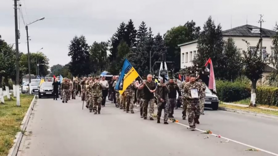 Залишилися мама і двоє дітей: на Волині попрощалися з Героєм – військовослужбовцем Сергієм Данилюком